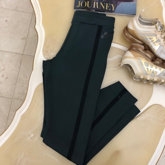 Women's Nike Sportswear Bond Leggings - Picture 7 of 8